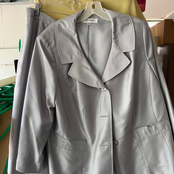 Dresses - Picture 2 of 14